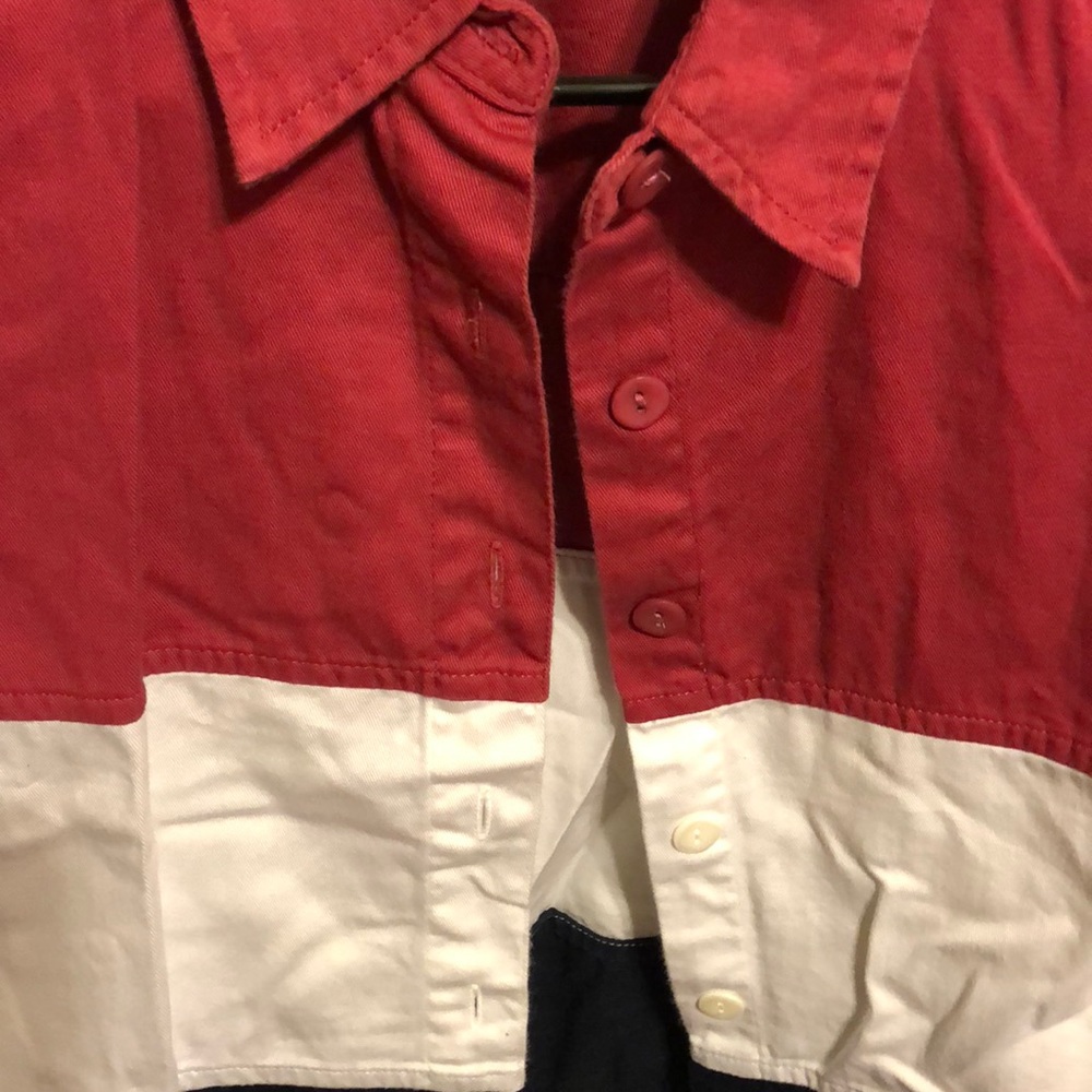 Sleeveless Button Down - Picture 2 of 3